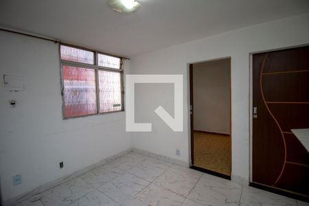 Sala  de apartamento para alugar com 2 quartos, 42m² em Brás de Pina, Rio de Janeiro