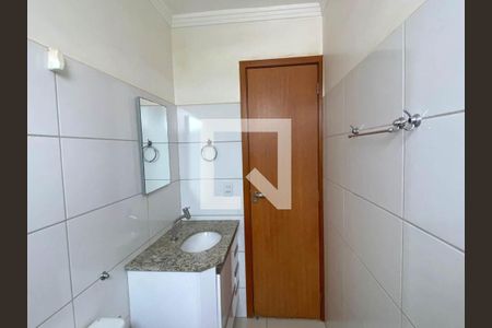 Banheiro de apartamento para alugar com 2 quartos, 55m² em Jardim Presidente, Goiânia