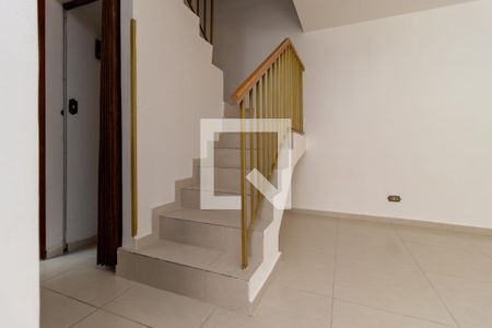 Escada de casa para alugar com 2 quartos, 122m² em Tatuapé, São Paulo