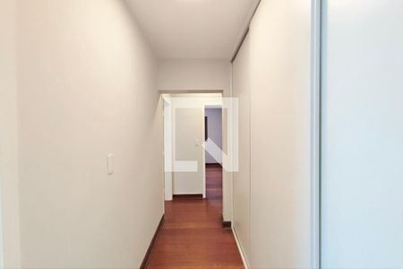 Corredor quartos de apartamento à venda com 4 quartos, 184m² em Cambuí, Campinas