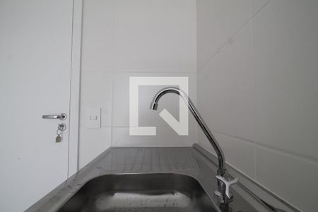 Sala/Cozinha e Área de Serviço de apartamento para alugar com 1 quarto, 27m² em Vila Ré, São Paulo