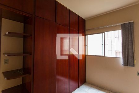 Quarto 1 de apartamento para alugar com 2 quartos, 45m² em Santa Mônica, Uberlândia