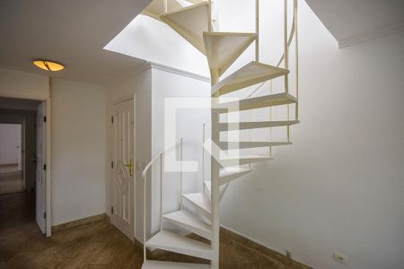 Escada de apartamento à venda com 4 quartos, 300m² em Real Parque, São Paulo