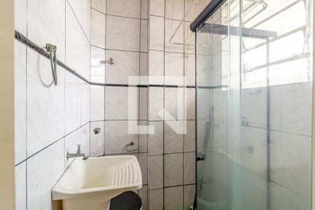 Banheiro de apartamento para alugar com 1 quarto, 28m² em Santa Ifigênia, São Paulo