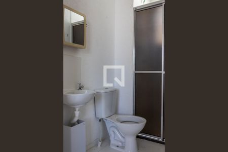 Banheiro de apartamento à venda com 2 quartos, 40m² em Rubem Berta, Porto Alegre