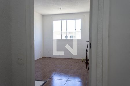 Sala vista porta de entrada de apartamento à venda com 2 quartos, 40m² em Rubem Berta, Porto Alegre