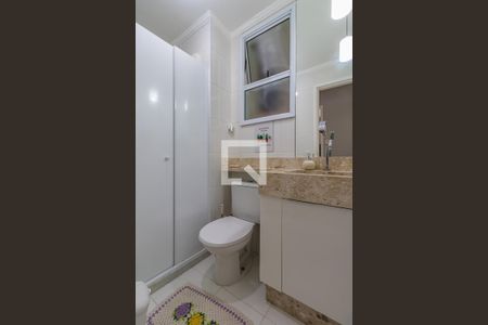 Banheiro Social de apartamento à venda com 2 quartos, 62m² em Jardim Tupanci, Barueri