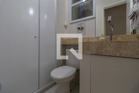 Banheiro Social de apartamento à venda com 2 quartos, 62m² em Jardim Tupanci, Barueri