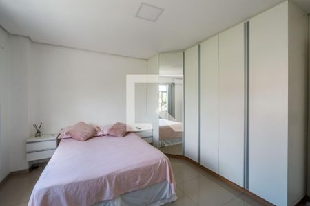 Quarto 2 de apartamento à venda com 2 quartos, 121m² em Medianeira, Porto Alegre
