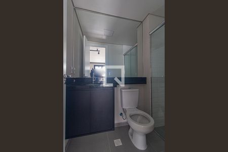 Banheiro de kitnet/studio para alugar com 1 quarto, 29m² em Centro, Curitiba