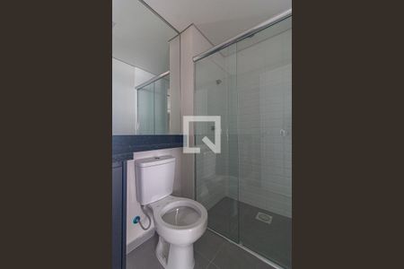 Banheiro de kitnet/studio para alugar com 1 quarto, 29m² em Centro, Curitiba