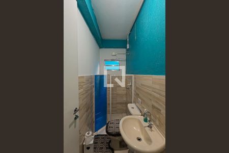 Banheiro de kitnet/studio para alugar com 1 quarto, 55m² em Parque Flamengo, Guarulhos