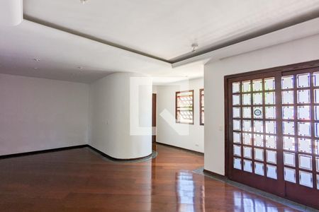 Casa à venda com 158m², 3 quartos e 5 vagasSala