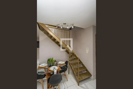 Apartamento à venda com 160m², 3 quartos e 2 vagas Apartamento à venda com 160m², 3 quartos e 2 vagasEscada