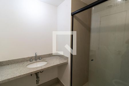 Banheiro de kitnet/studio para alugar com 1 quarto, 26m² em Farroupilha, Porto Alegre