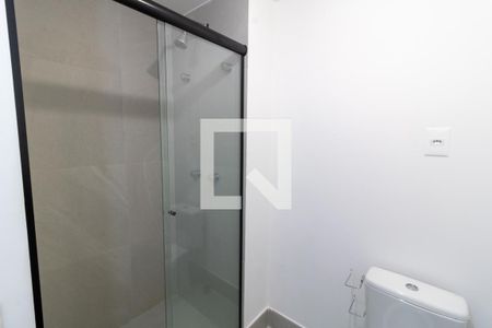 Banheiro de kitnet/studio para alugar com 1 quarto, 26m² em Farroupilha, Porto Alegre