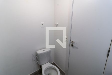 Banheiro de kitnet/studio para alugar com 1 quarto, 26m² em Farroupilha, Porto Alegre