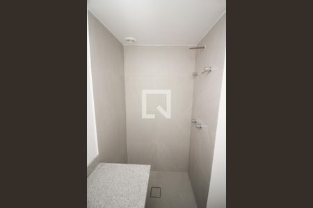 Banheiro de kitnet/studio à venda com 1 quarto, 25m² em Farroupilha, Porto Alegre