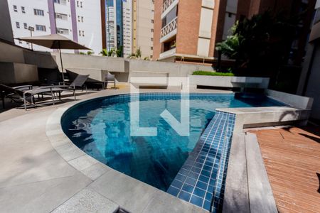 Apartamento à venda com 476m², 4 quartos e 4 vagas Apartamento à venda com 476m², 4 quartos e 4 vagasÁrea comum - Piscina