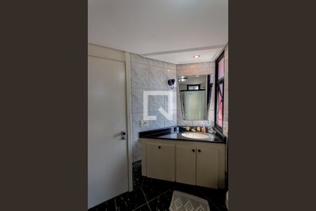 Apartamento à venda com 476m², 4 quartos e 4 vagas Apartamento à venda com 476m², 4 quartos e 4 vagasBanheiro da Suíte 3