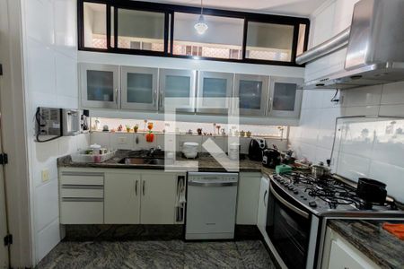 Apartamento à venda com 476m², 4 quartos e 4 vagas Apartamento à venda com 476m², 4 quartos e 4 vagasArmário
