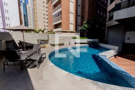 Apartamento à venda com 476m², 4 quartos e 4 vagas Apartamento à venda com 476m², 4 quartos e 4 vagasÁrea comum - Piscina