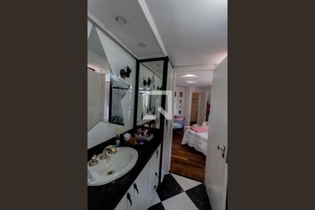 Apartamento à venda com 476m², 4 quartos e 4 vagas Apartamento à venda com 476m², 4 quartos e 4 vagasBanheiro da Suíte 2