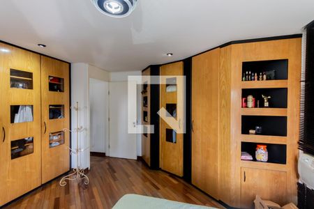 Apartamento à venda com 476m², 4 quartos e 4 vagas Apartamento à venda com 476m², 4 quartos e 4 vagasArmário