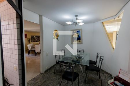 Apartamento à venda com 476m², 4 quartos e 4 vagas Apartamento à venda com 476m², 4 quartos e 4 vagasSala de Jantar