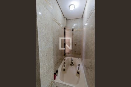 Apartamento à venda com 476m², 4 quartos e 4 vagas Apartamento à venda com 476m², 4 quartos e 4 vagasBanheiro da Suíte 1