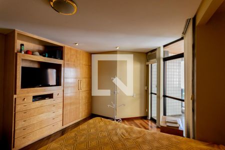 Apartamento à venda com 476m², 4 quartos e 4 vagas Apartamento à venda com 476m², 4 quartos e 4 vagasSuíte 1