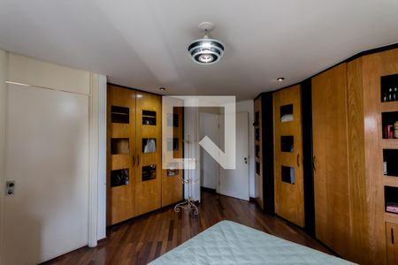 Apartamento à venda com 476m², 4 quartos e 4 vagas Apartamento à venda com 476m², 4 quartos e 4 vagasSuíte 3
