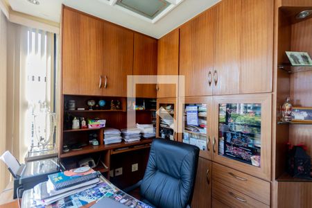 Apartamento à venda com 476m², 4 quartos e 4 vagas Apartamento à venda com 476m², 4 quartos e 4 vagasEscritório