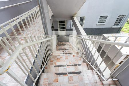 Apartamento à venda com 50m², 2 quartos e 1 vaga Apartamento à venda com 50m², 2 quartos e 1 vagaEscada