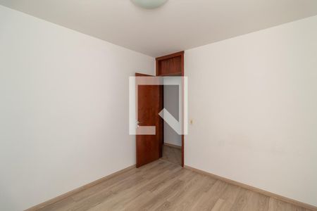 Quarto 2 de apartamento para alugar com 3 quartos, 70m² em Jardim Itu, Porto Alegre