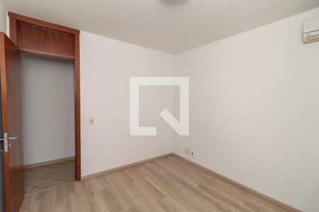 Quarto 2 de apartamento para alugar com 3 quartos, 70m² em Jardim Itu, Porto Alegre