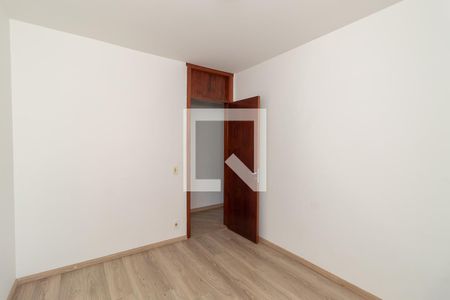 Quarto de apartamento para alugar com 3 quartos, 70m² em Jardim Itu, Porto Alegre