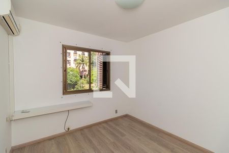 Quarto 2 de apartamento para alugar com 3 quartos, 70m² em Jardim Itu, Porto Alegre