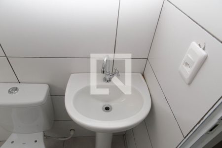 Banheiro de kitnet/studio para alugar com 1 quarto, 27m² em Canhema, Diadema