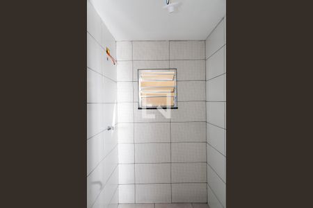 Banheiro de kitnet/studio para alugar com 1 quarto, 27m² em Canhema, Diadema