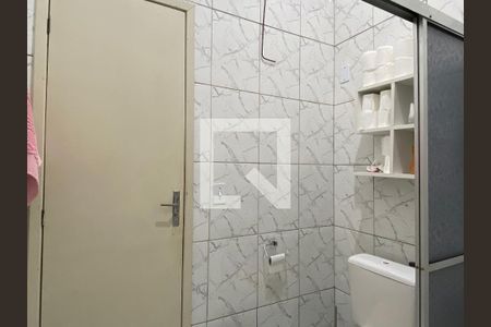 Banheiro de casa à venda com 2 quartos, 150m² em Rubem Berta, Porto Alegre