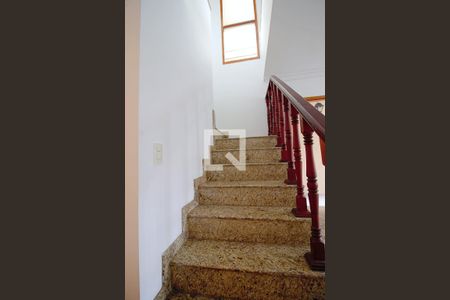 Escada de casa à venda com 4 quartos, 160m² em Jardim Londrina, São Paulo