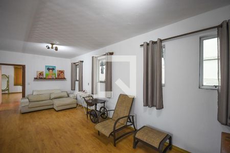 Corredor de casa à venda com 3 quartos, 600m² em Vila Tramontano, São Paulo