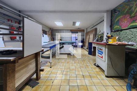 Casa à venda com 194m², 3 quartos e 4 vagas Casa à venda com 194m², 3 quartos e 4 vagasGaragem 1