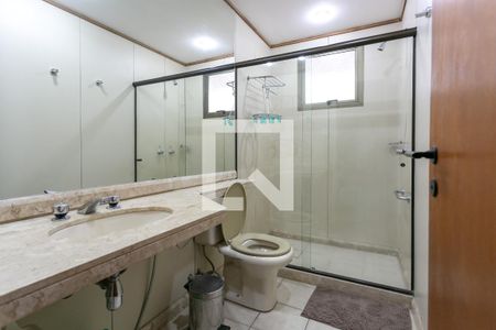 Banheiro de apartamento à venda com 1 quarto, 43m² em Funcionários, Belo Horizonte