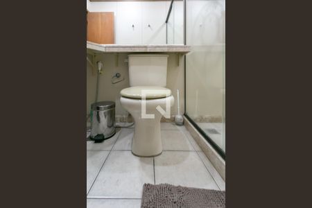 Banheiro de apartamento à venda com 1 quarto, 43m² em Funcionários, Belo Horizonte