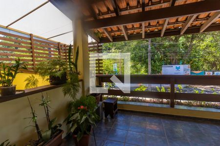 Casa à venda com 232m², 3 quartos e 2 vagas Casa à venda com 232m², 3 quartos e 2 vagasÁrea