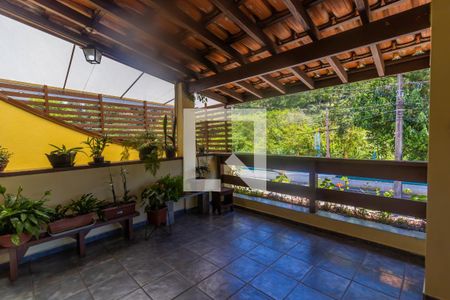 Casa à venda com 232m², 3 quartos e 2 vagas Casa à venda com 232m², 3 quartos e 2 vagasÁrea