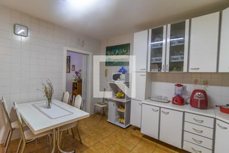 Casa à venda com 232m², 3 quartos e 2 vagas Casa à venda com 232m², 3 quartos e 2 vagasCozinha