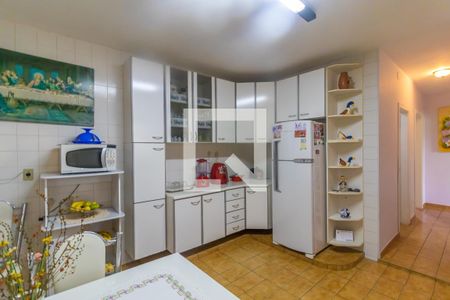 Casa à venda com 232m², 3 quartos e 2 vagas Casa à venda com 232m², 3 quartos e 2 vagasCozinha